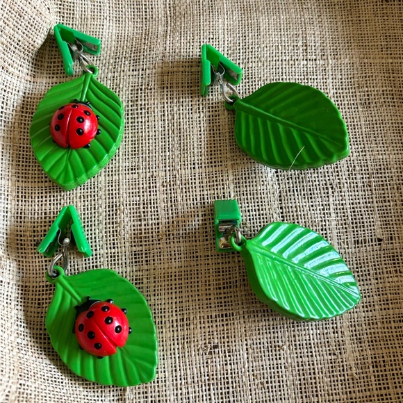 Tablecloth clips,heavy metal leaves with cute little ladybugs. Made in Germany - Picture 2 of 5